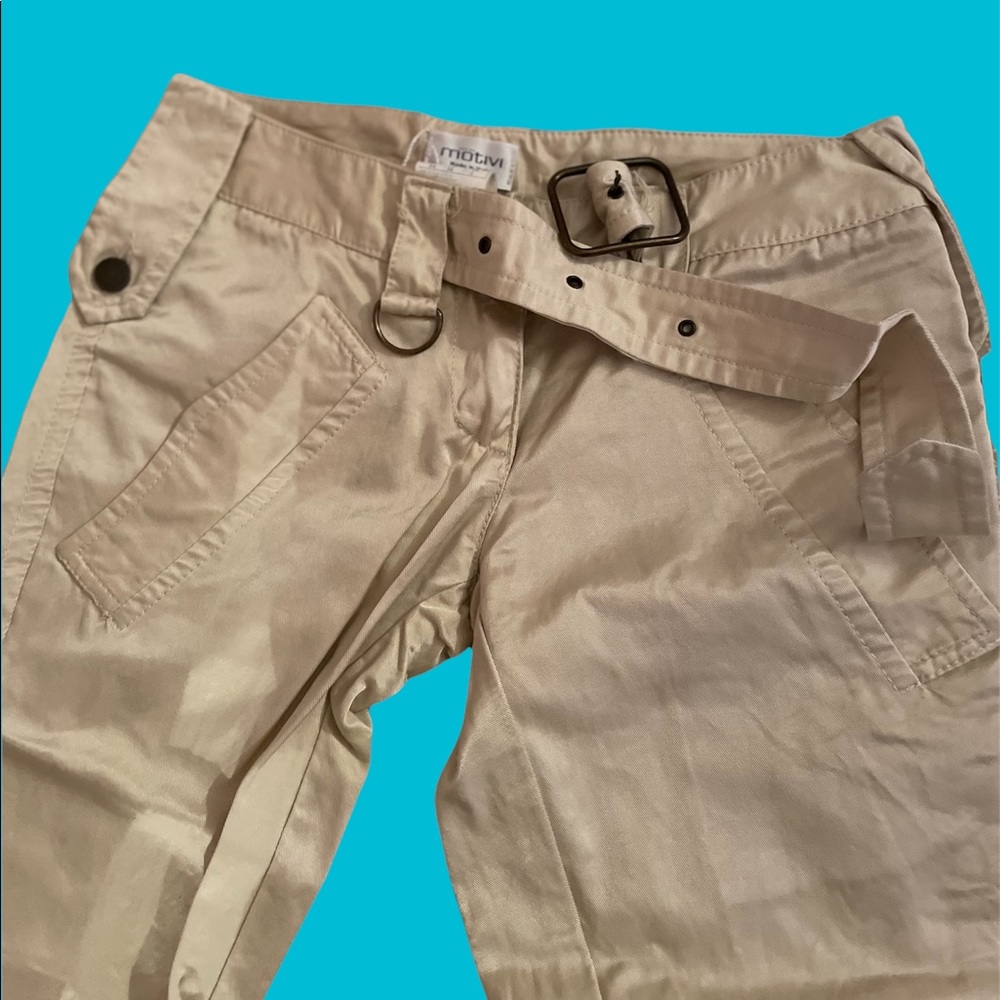 Y2K TAN LOW-RISE TROUSERS WITH BELT BUCKLE

-